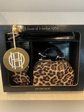 NWT HOUSE OF HARLOW 3-IN-LOVE LEO SET- BAG, CHARM & KEY CHAIN